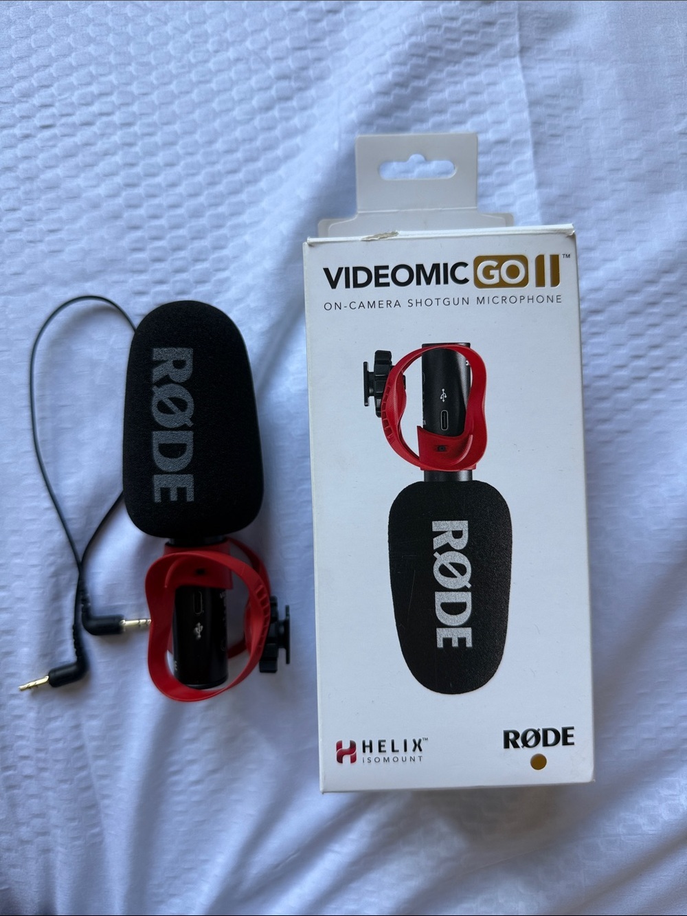 RØDE VideoMic GO II On-Camera Shotgun Microphone - Black & Red